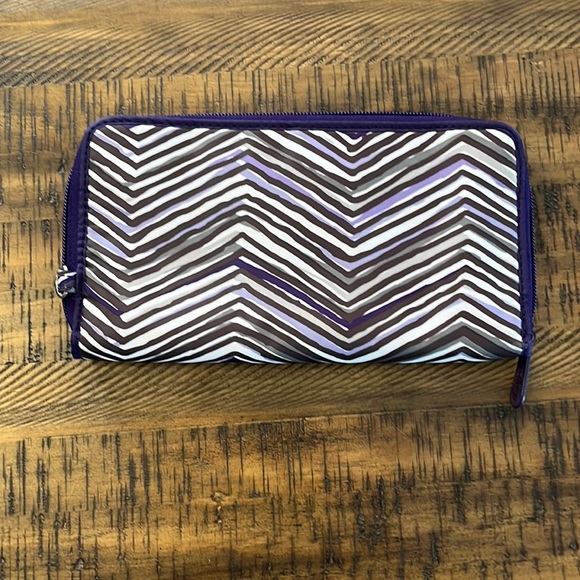 thirty-one Handbags - SAVE YOUR WAY CLUTCH - Zig Zag Zoom